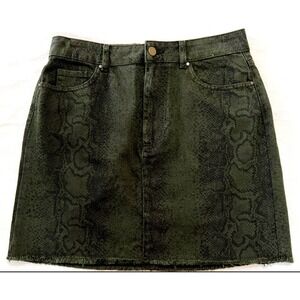 Hollister Skirt Size 9 Ultra High-Rise Green Patterned Denim Snakeskin Cut Off